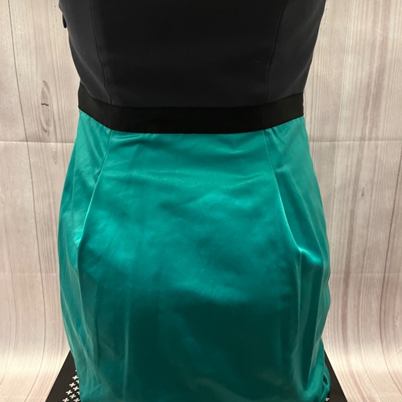 BCBG DRESS SIZE 0 - Picture 2 of 3